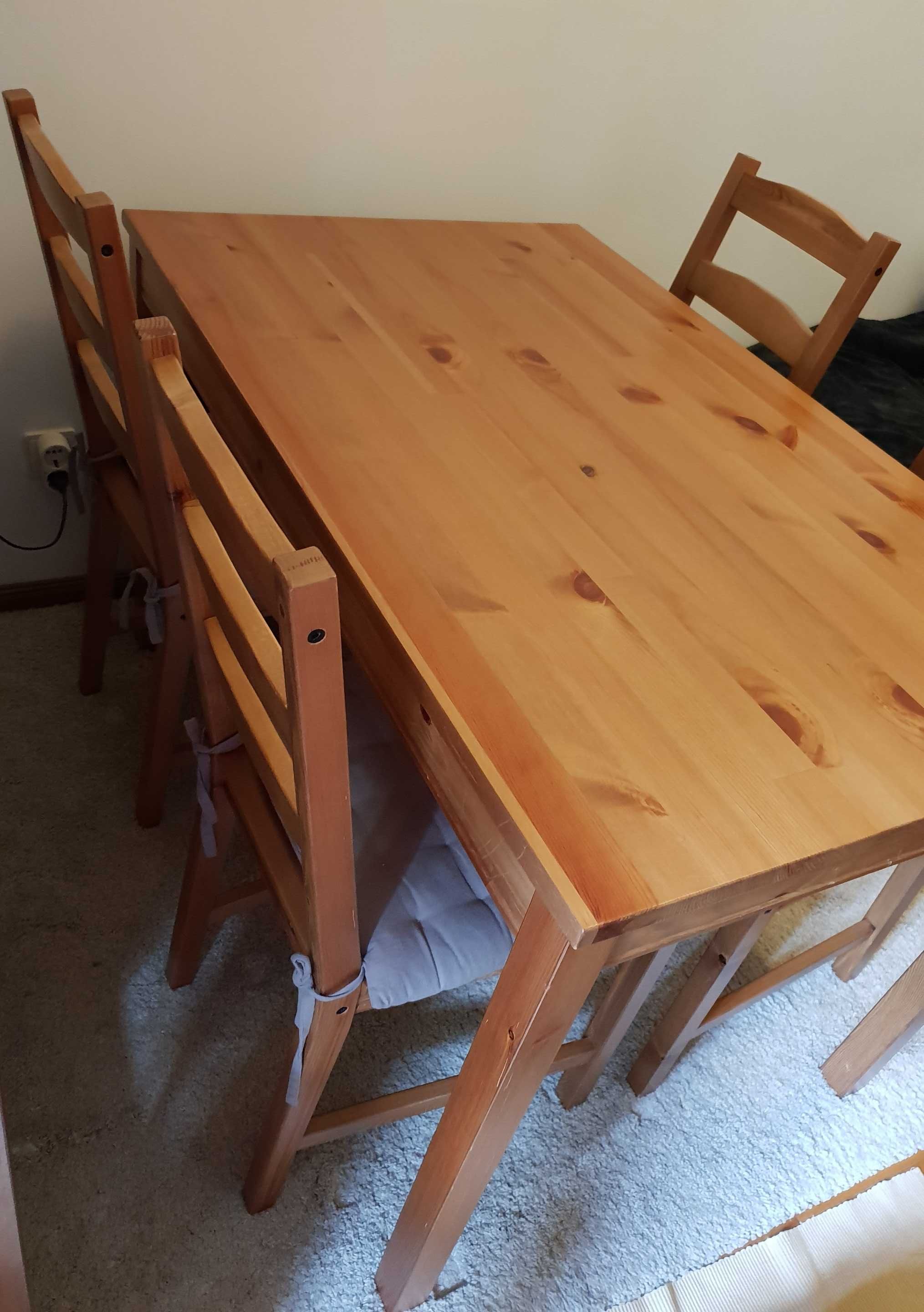 Mesa e 4 cadeiras IKEA