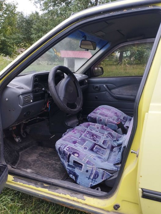 автомобіль Daewoo nexia