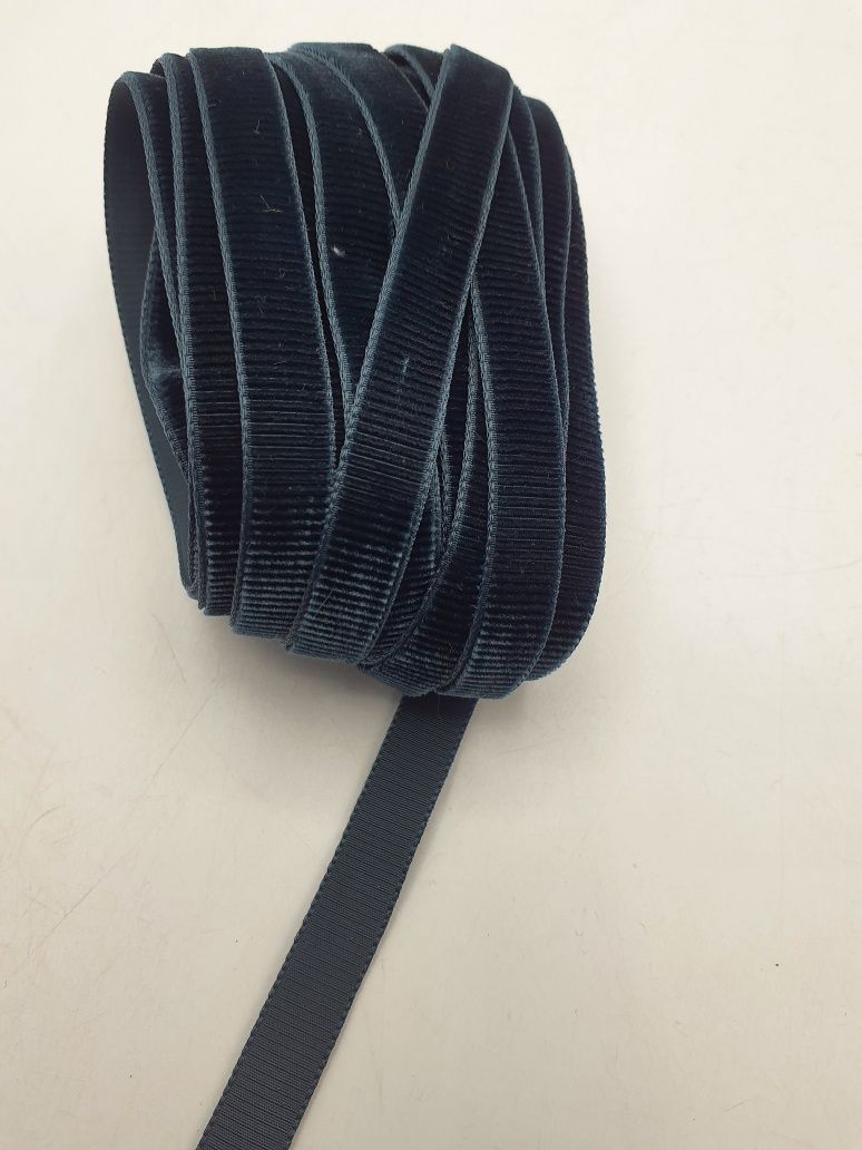 Aksamitka butelkowa zieleń kupon 10 m.x 1 cm.