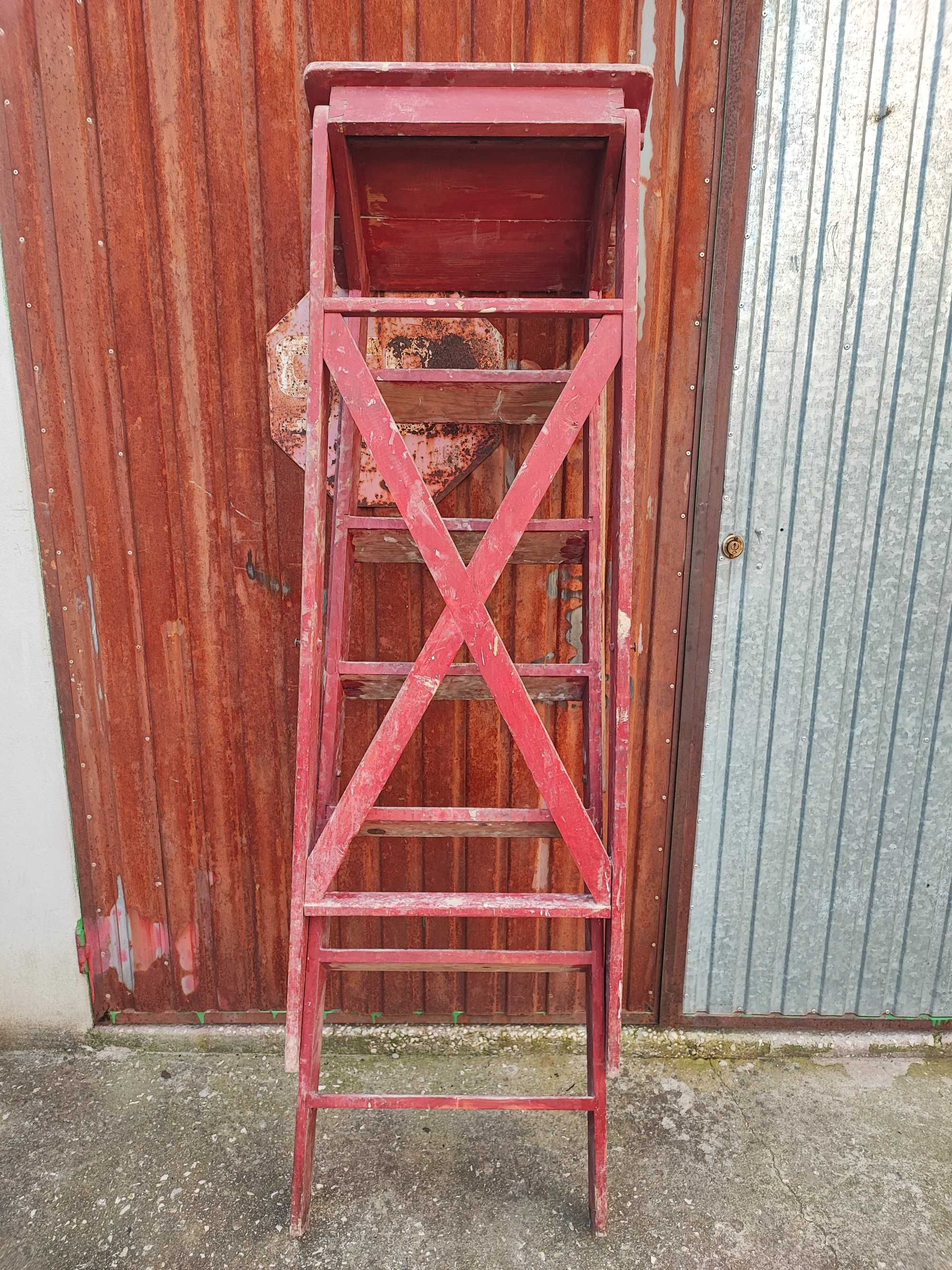 Vintage / Retro escadote em madeira antigo