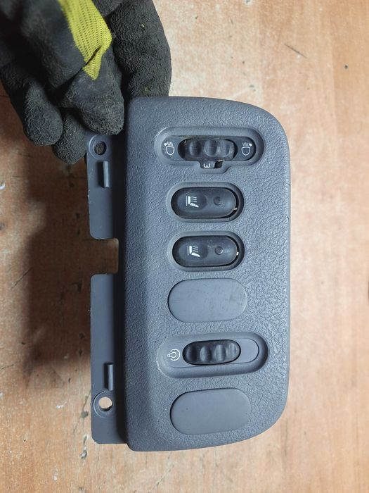 7700432429 блок кнопок стеклоподьемника Рено Меган Сценик Renault