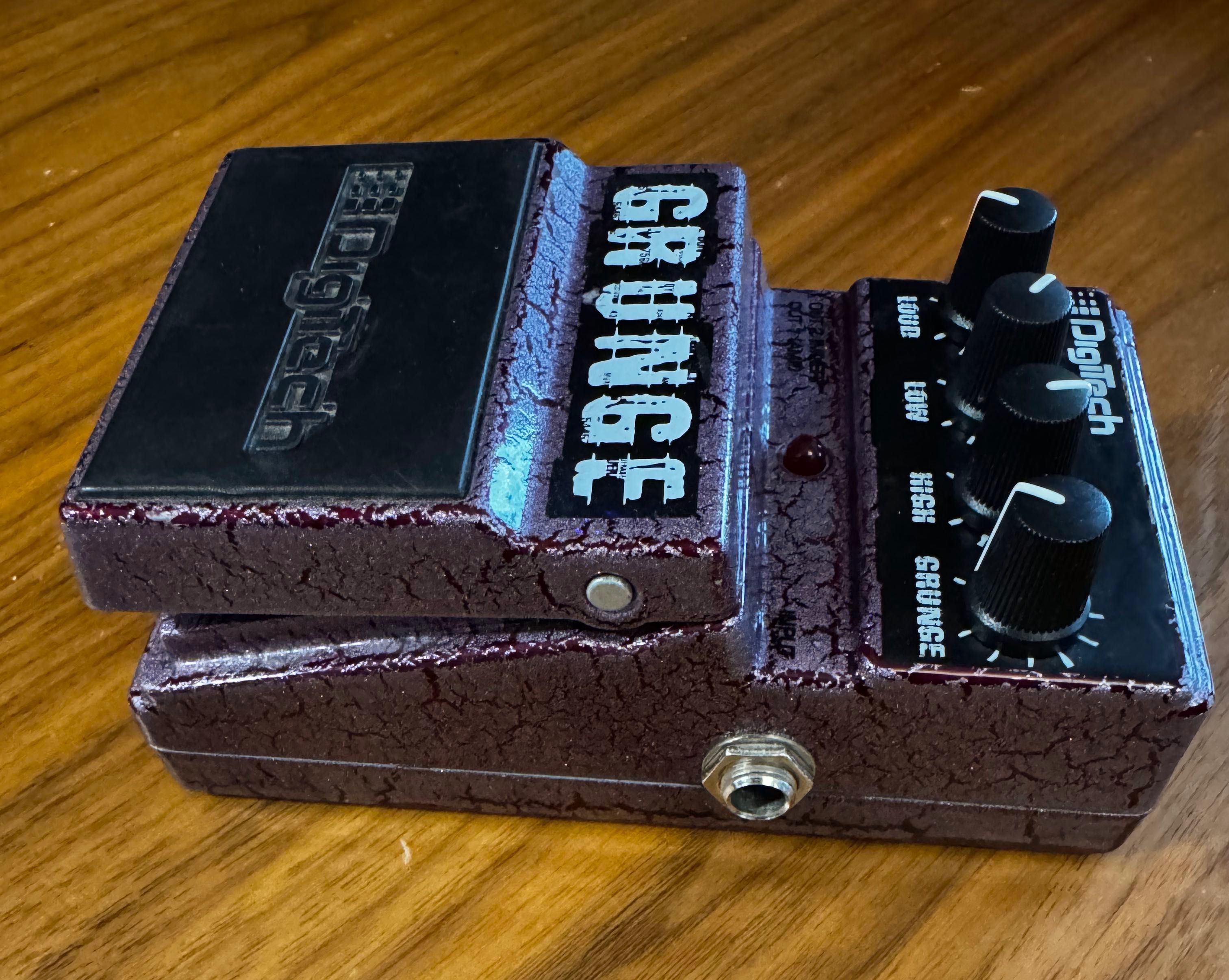 Efekt gitarowy DigiTech Grunge – brudny, konkretny przester!