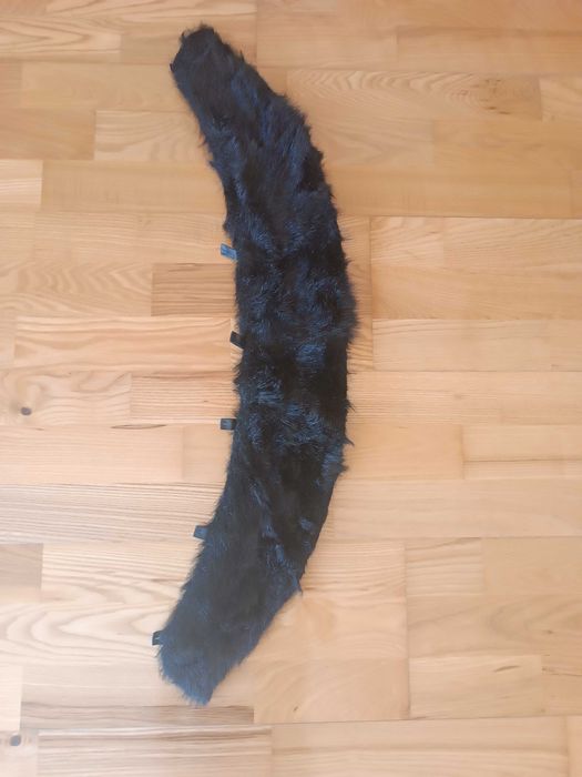 Damski płaszcz skórzany z podpinką i futrzanym kołnierzem