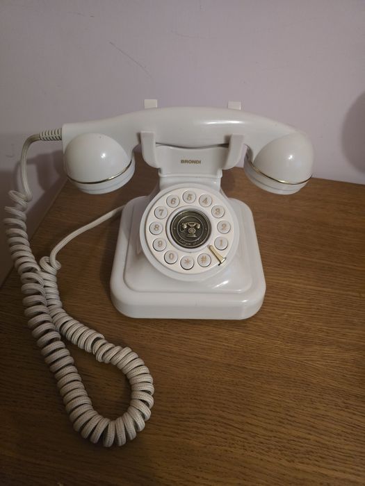 Ретро стаціонарний телефон