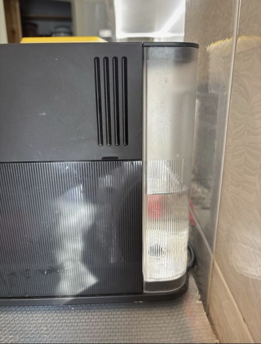 Máquina de Café Delonghi Nespresso Lattissima One Evo Preta