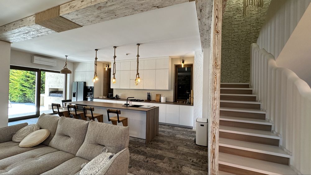 Продаётся роскошный дом на Львовской