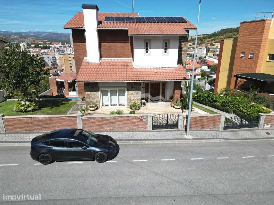 Exclusivo! Moradia de Sonho à Venda em Bragança