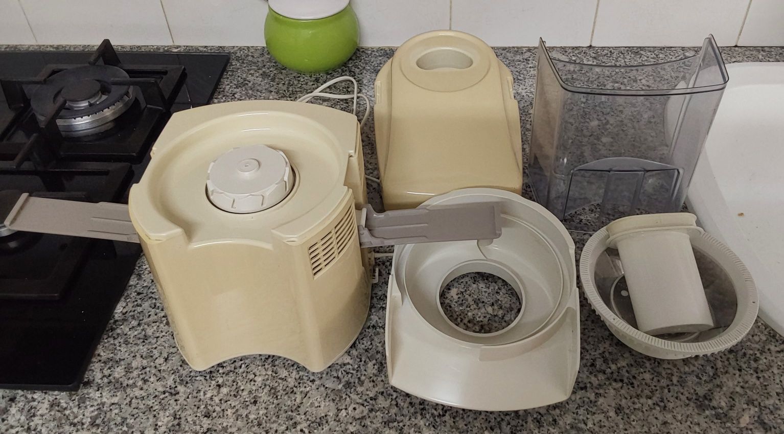 CENTRIFUGADORA,SUMOS,UTILIDADE para CASA.Cozinha,emprego.Separa tudo.