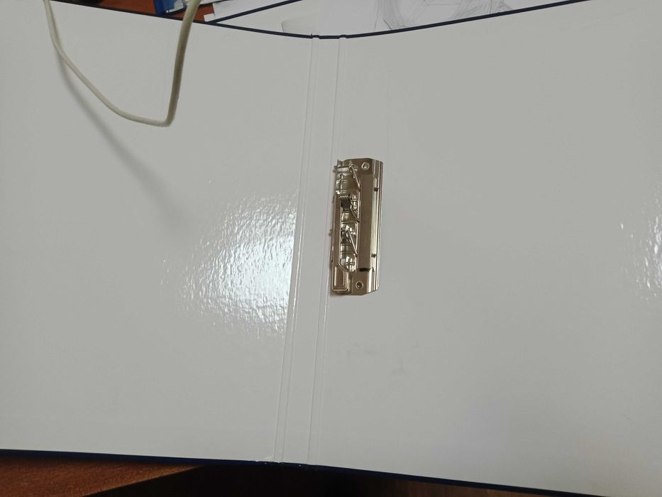 Продам папку- регистратор канцелярскую бу 5 см