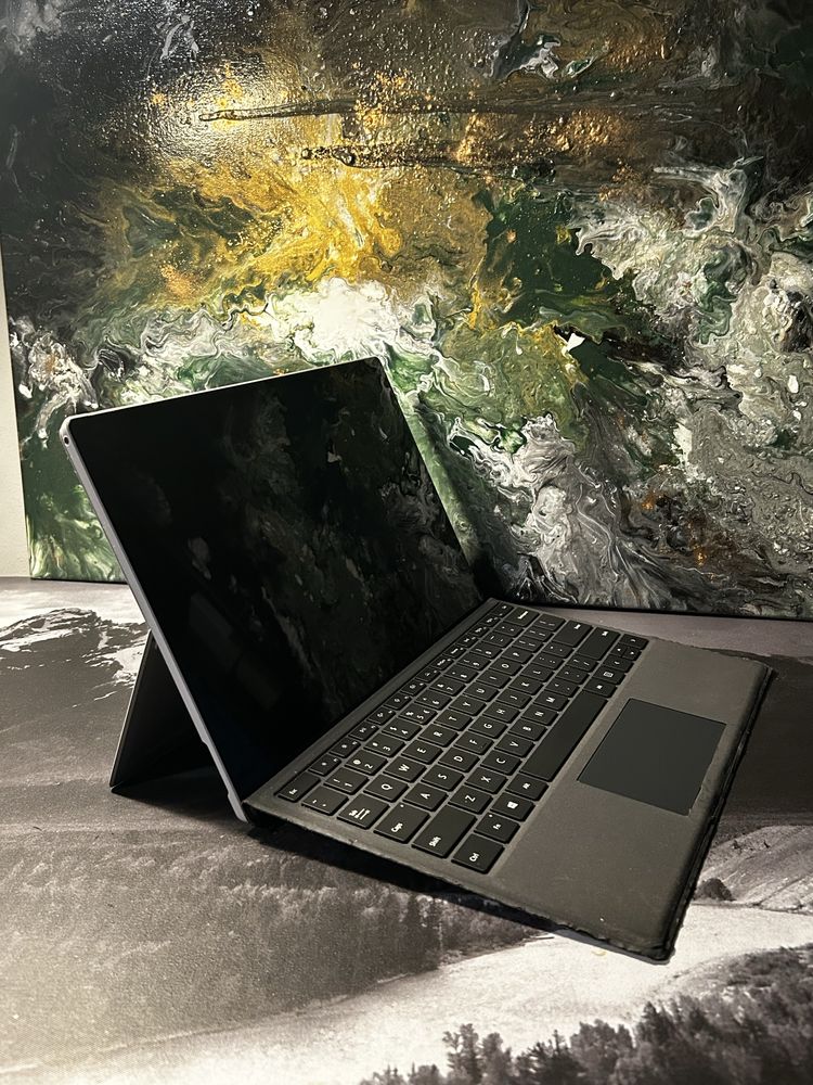 Microsoft Surface Pro 2w1– Intel Core M / 4GB RAM / 128GB SSD