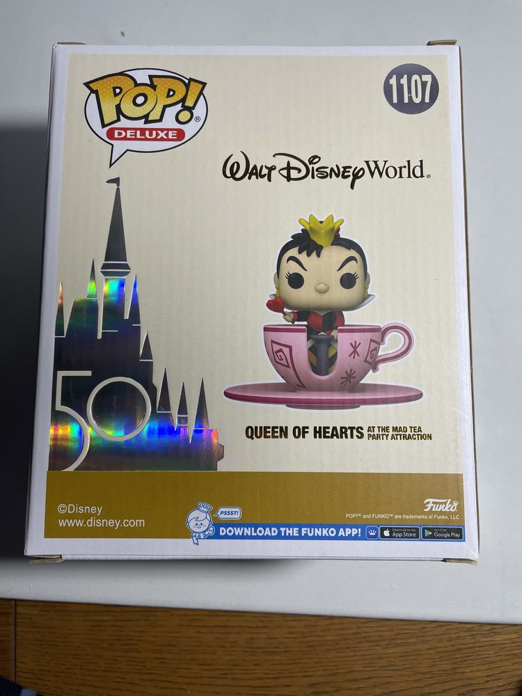 Queen of hearts at the mad tea party Funko pop alice in wonderland