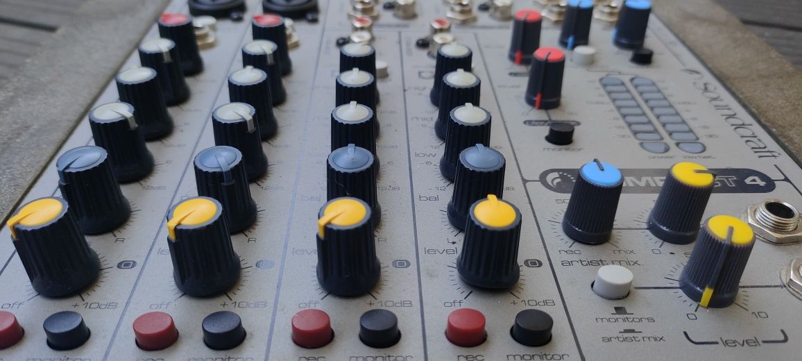 Mikser audio Soundcraft CompACT 4