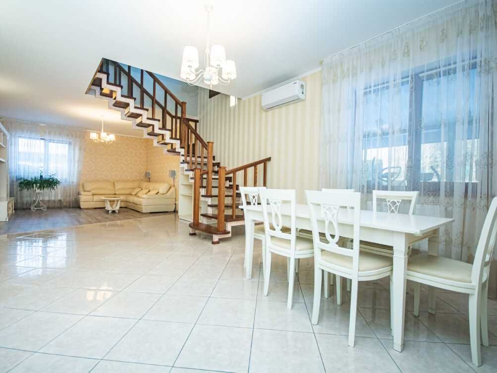 Продаж будинку з хамамом та басейном в с. Новосілки