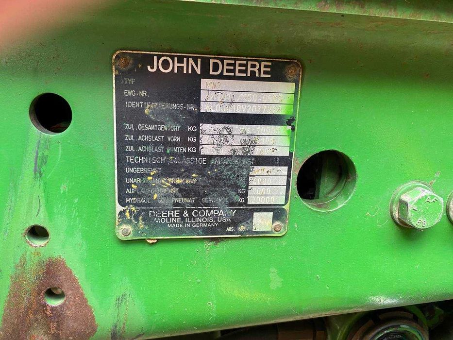 John Deere 6810 трактор сільськогосподарський