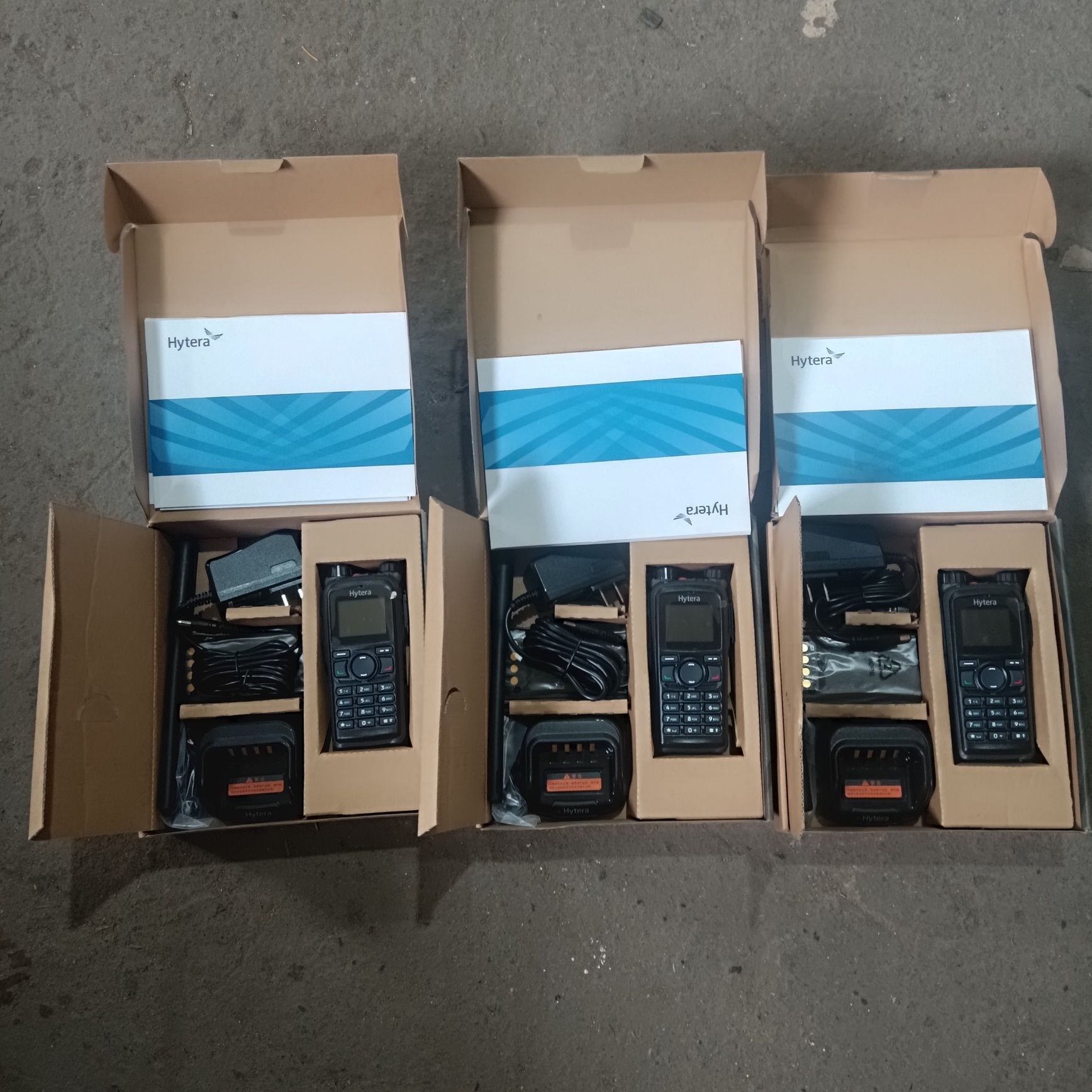 Продаю три радіостанціі Hytera PD 780 VHF