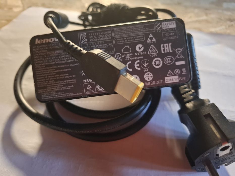 Carregador  impecável  para computador  lenovo