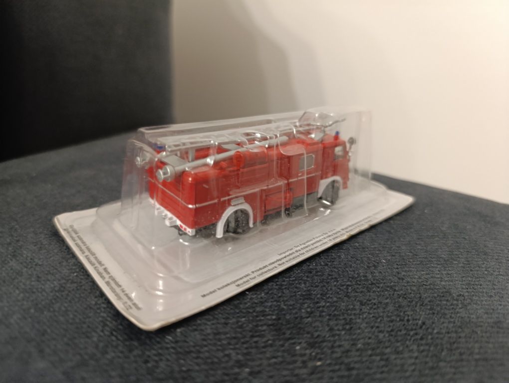 Metalowy model kultowego auta JELCZ 003 Skala: 1:72 Model kolekcjoners