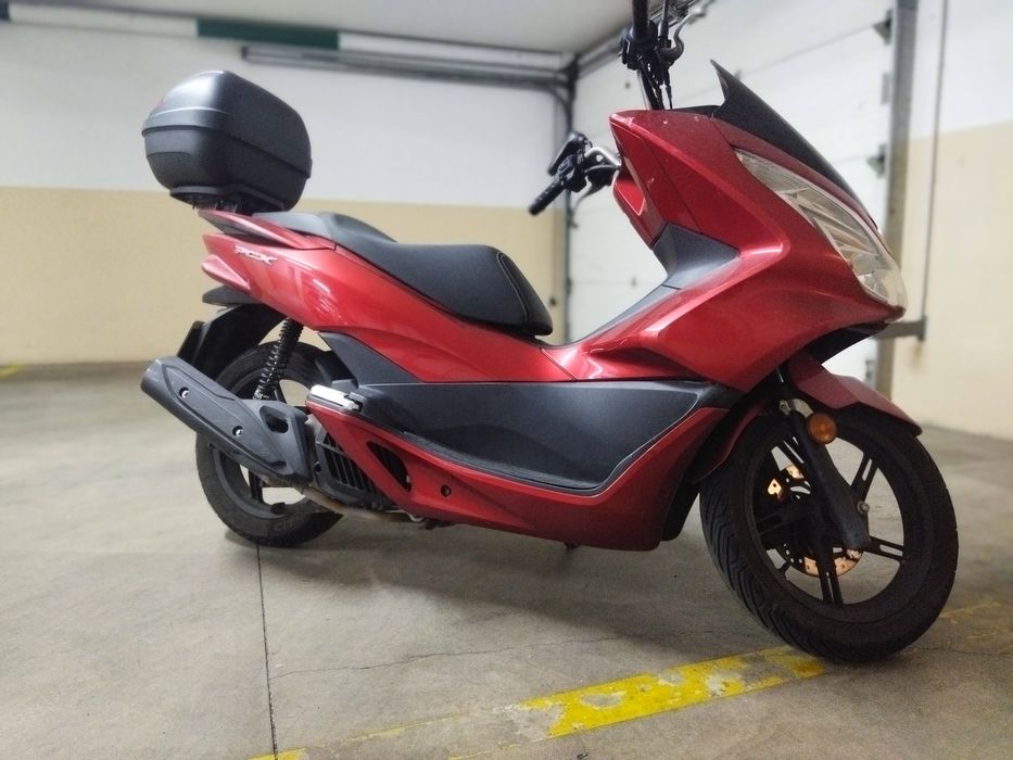 PCX semi nova 8 mil quilómetros 1 dono