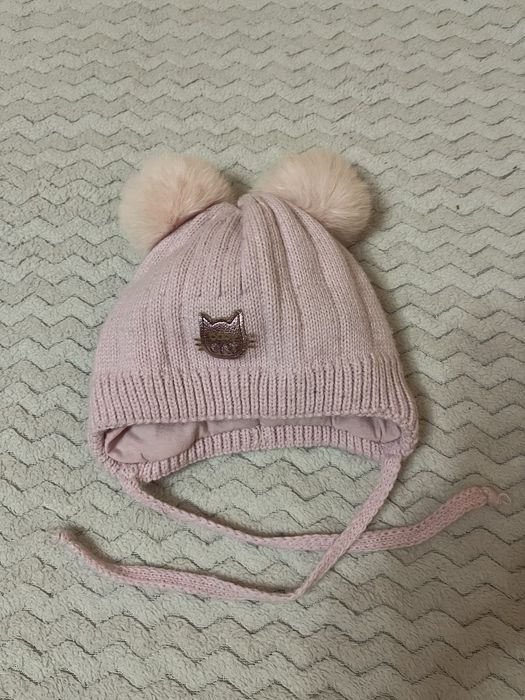 Тепла шапка на дівчинку