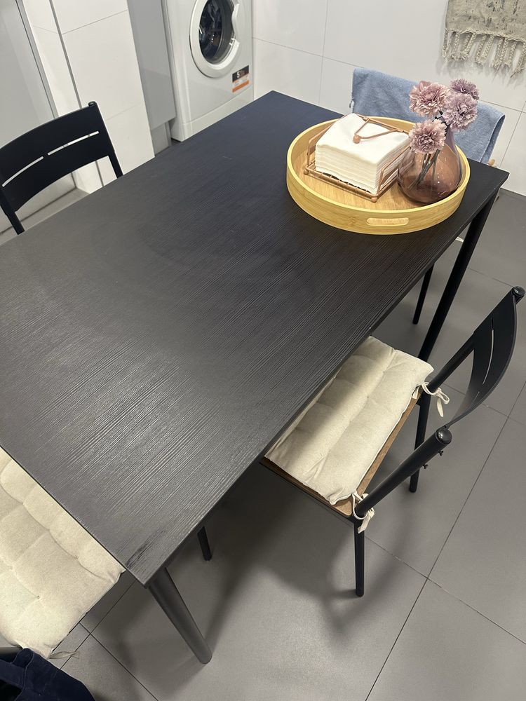 Mesa com cadeiras Ikea