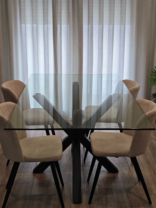 Vendo conjunto mesa + 4 cadeiras
