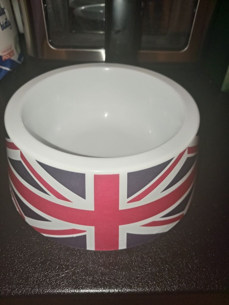 Miska dla psa lub kota pojemność 650 ml nowa z flagą Anglii. Idealna.