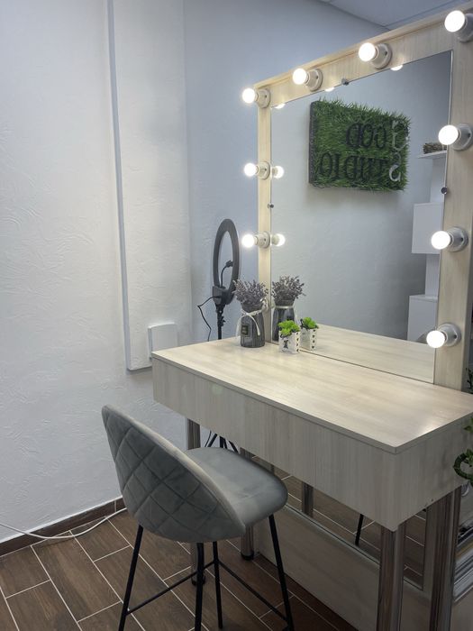 Здається в суборенду місце ВІЗАЖИСТА, БРОВІСТА. Майстра МАНІКЮРУ!