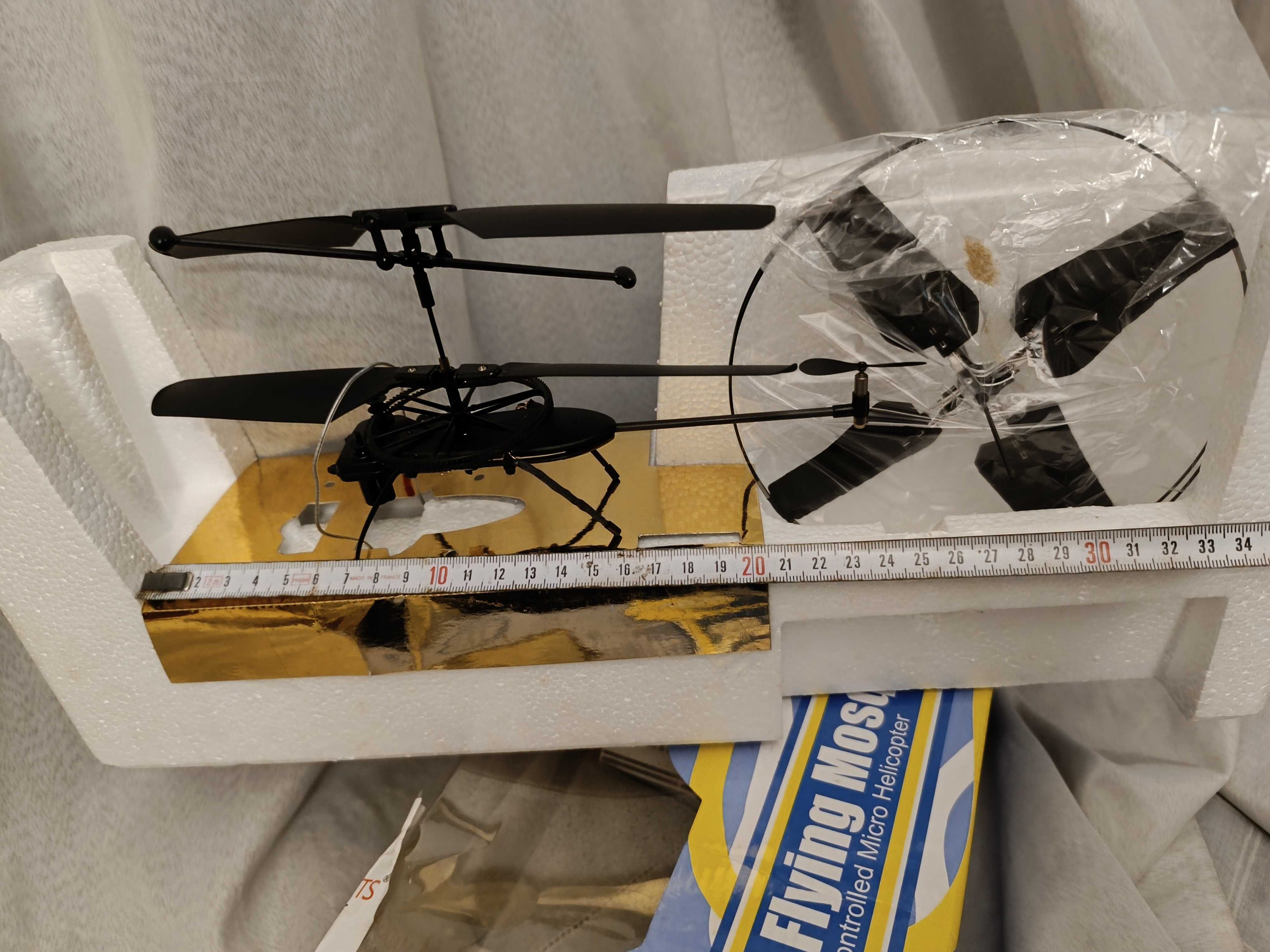 RC Flying Mosquito na caixa