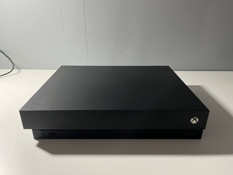 Sprzedam Xboxa one x