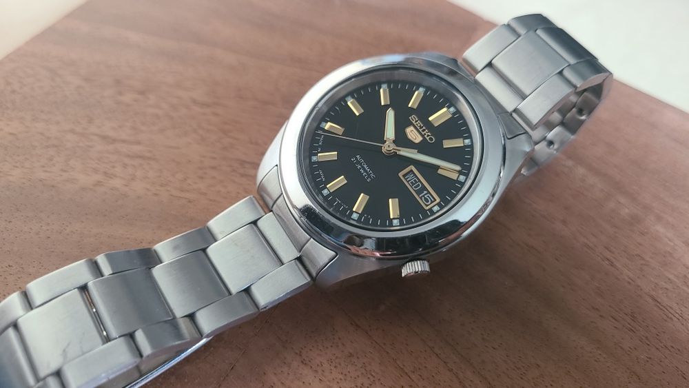 Шикарные бюджетные наручные часы SEIKO 5 (Made in Japan) Точный ход