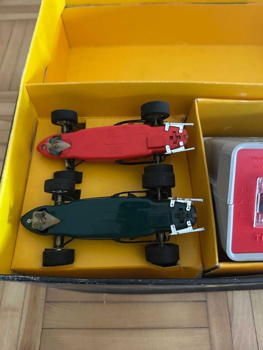 Scalextric GP22 1968 pista completa com dois Ferrari C-39 originais