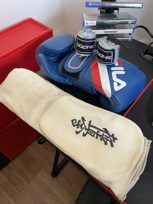 Luva e protetor de perna