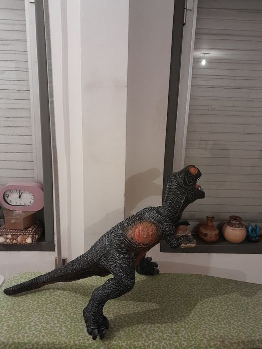 Vendo Dinossauro de Brincar para Criança a pilhas com som como novo