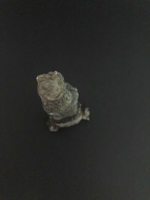 Pequena escultura em pedra sabão representando sábio Chinês