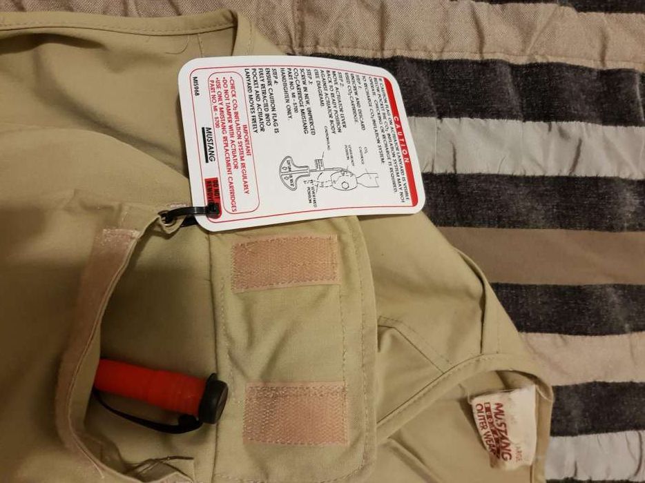 Colete flutuante para pesca marca Mustang