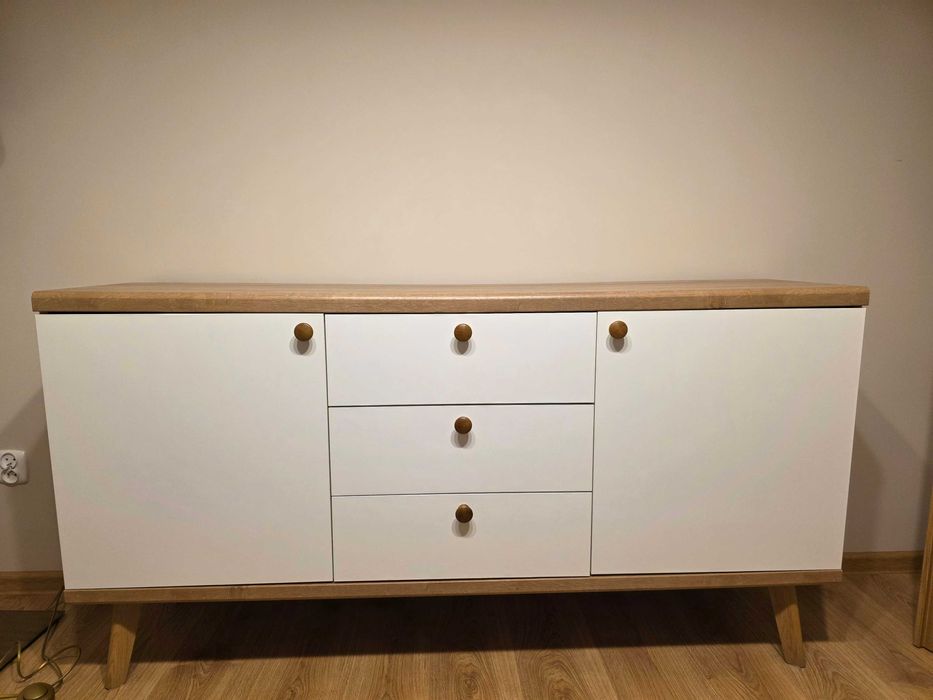 Komoda biała z drewnem styl skandynawski 2 drzwi 3 szuflady