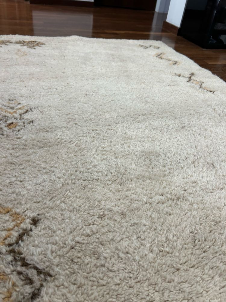 Tapete oriental, berber, feito à mao em pura lã. Lavado. 175x120