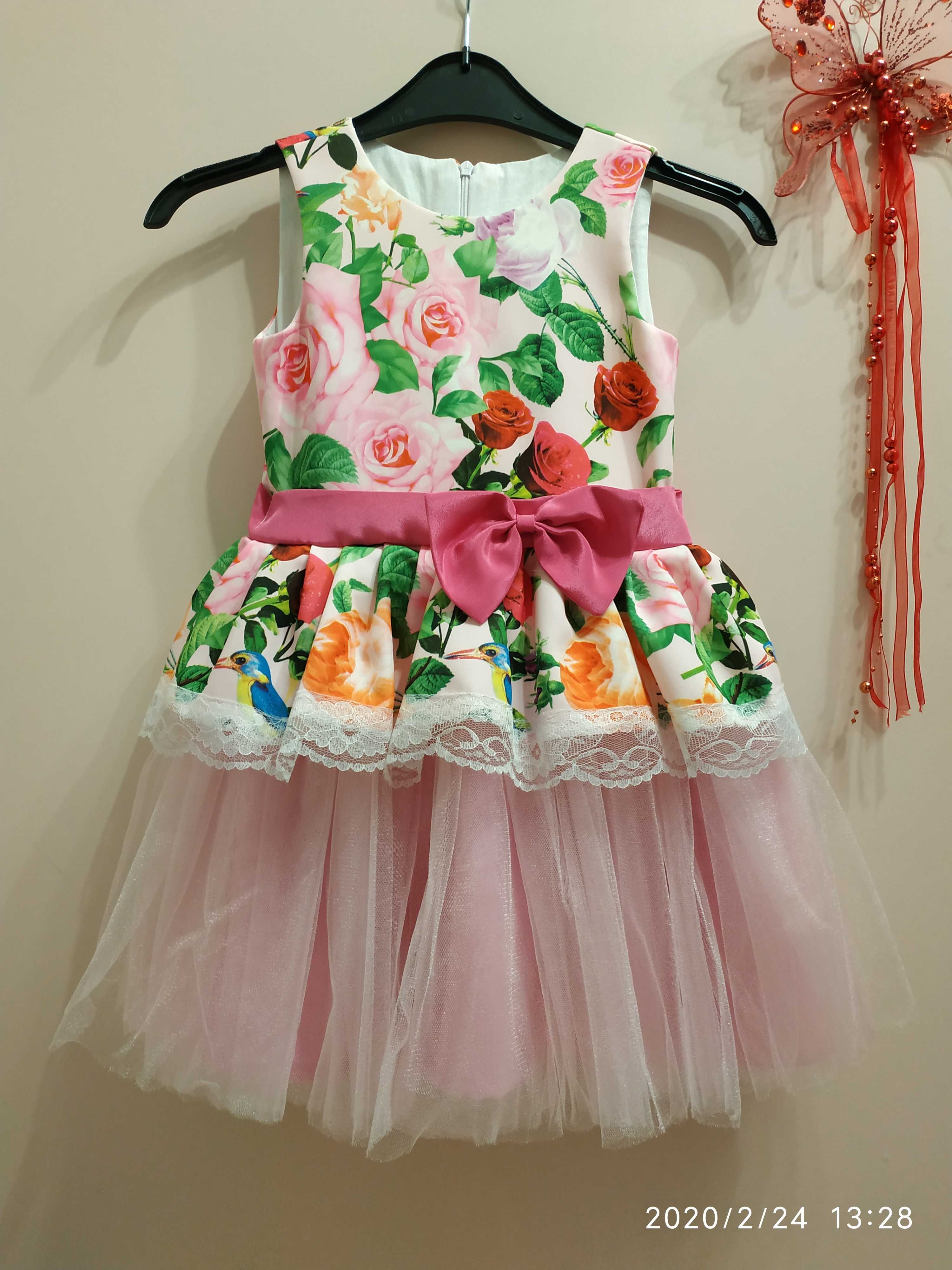 Нарядное красивое платье в цветы на выпускной 110-116 5-6 лет