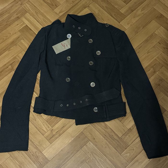 новий піджак з біркою
