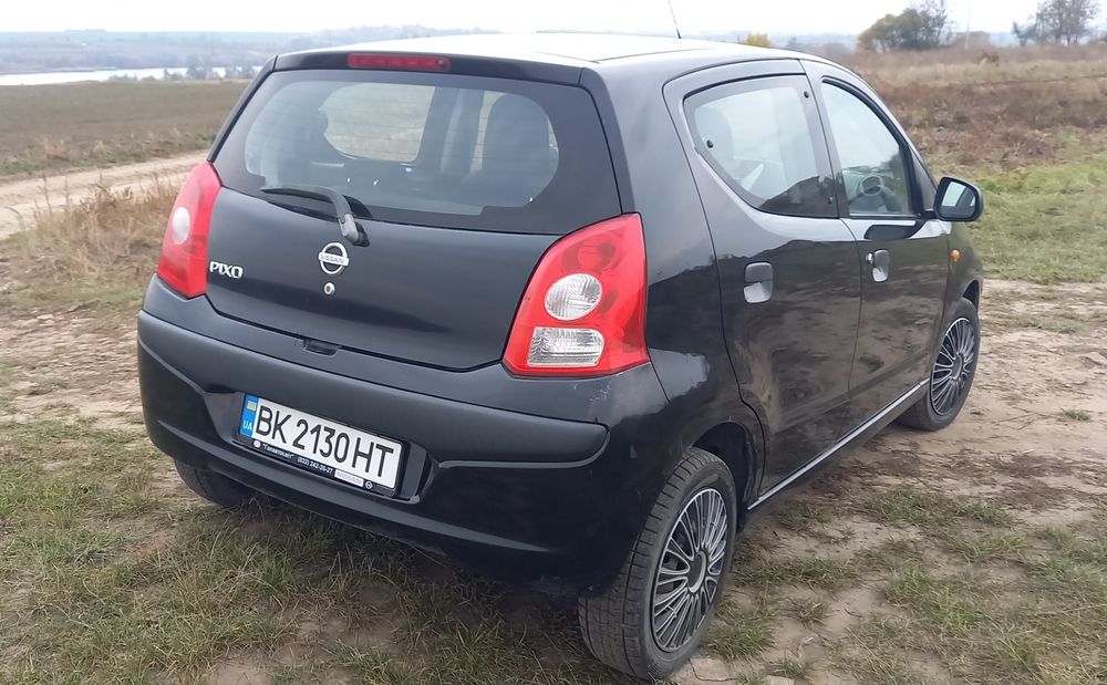 Nissan pixo 2010