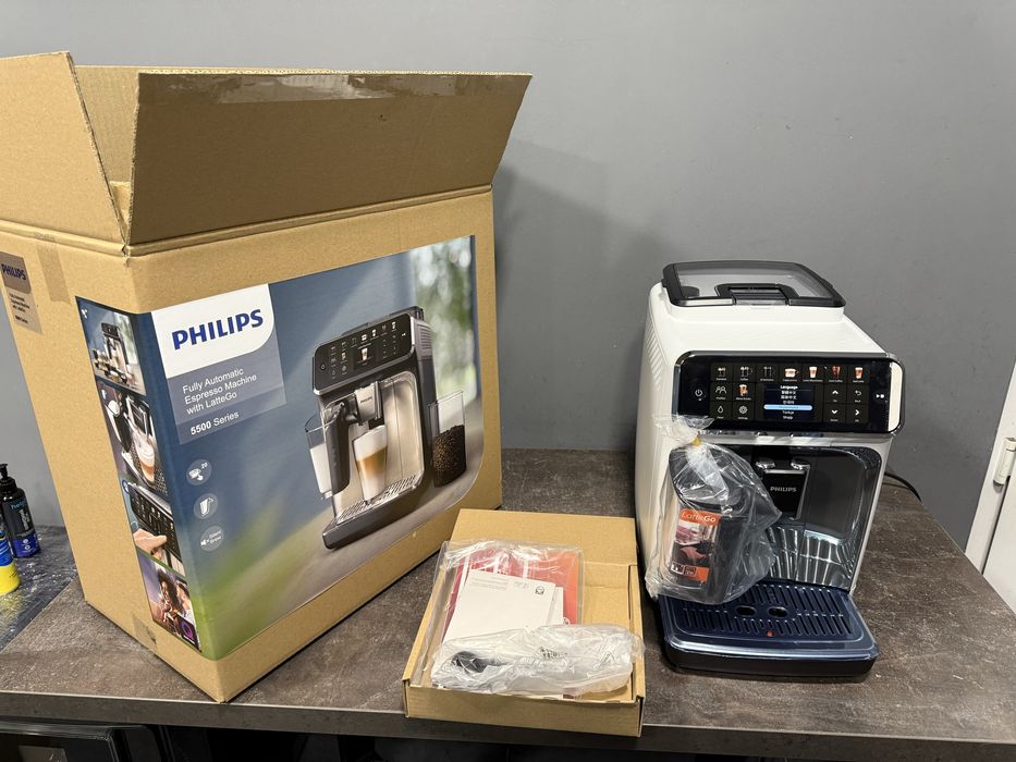 Кавомашина Philips 5500 LatteGo white