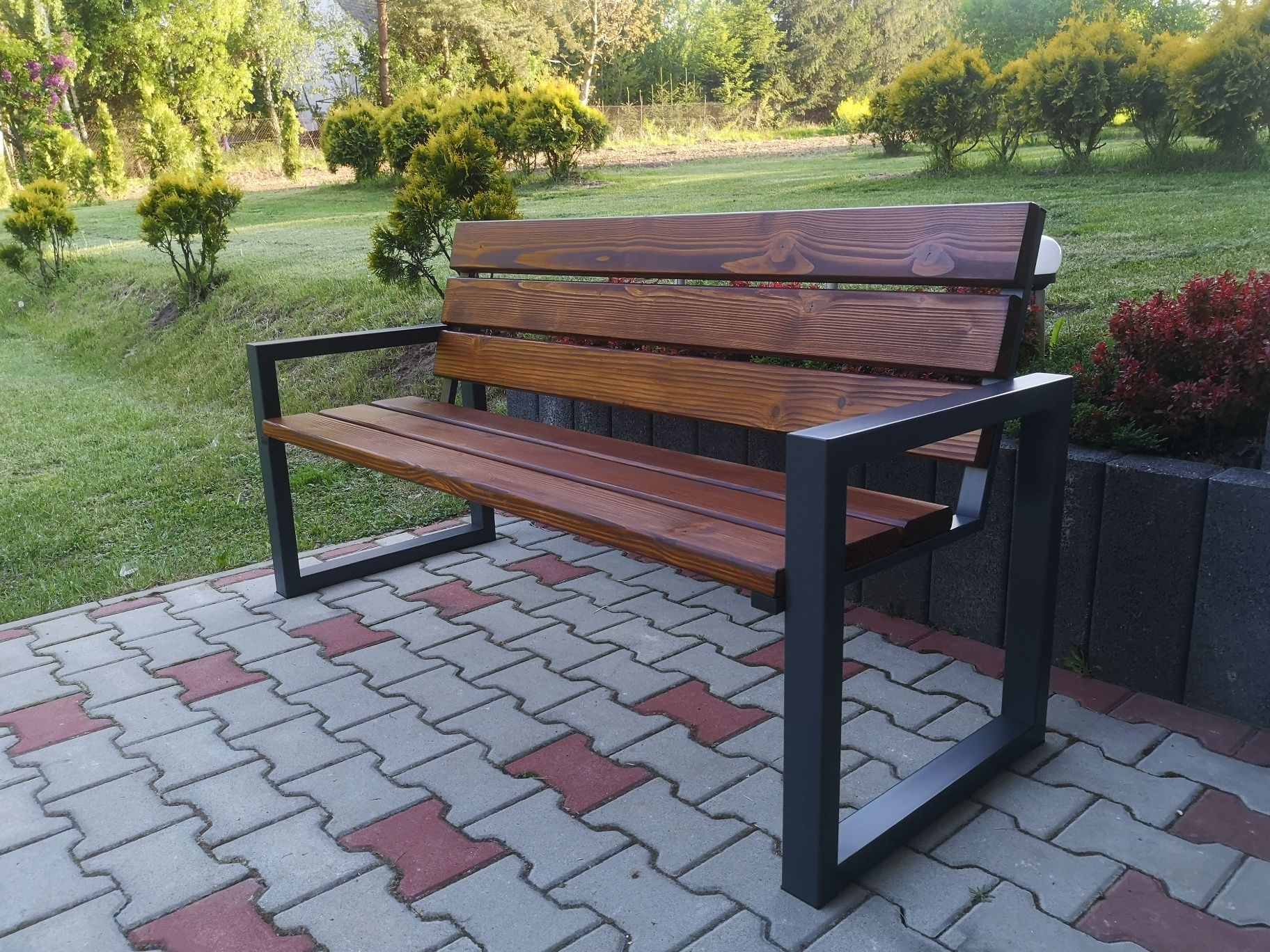 Ławka parkowa / ławka ogrodowa / nowoczesna / meble ogrodowe
