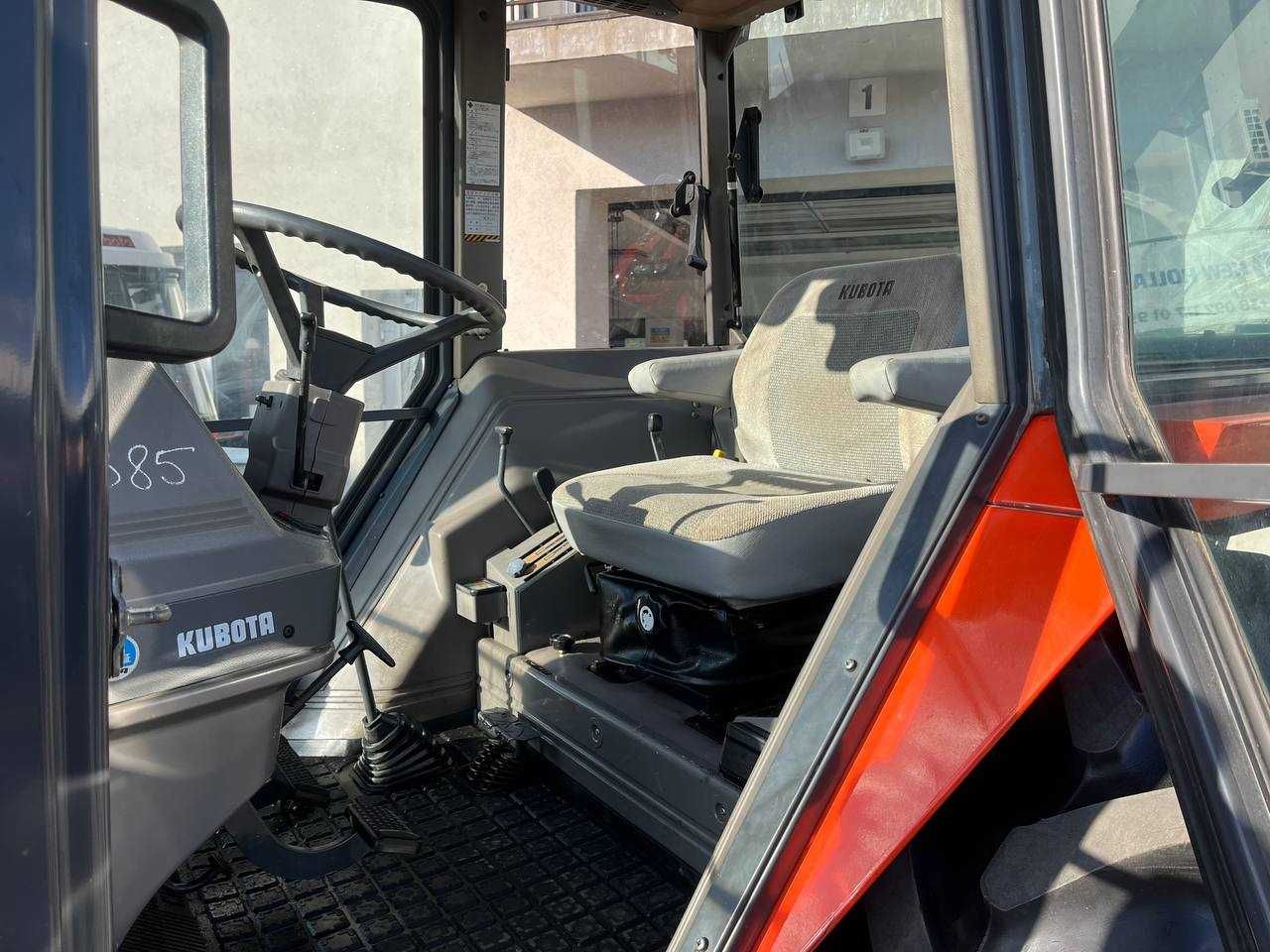 Kubota M1 - 65 Японський трактор