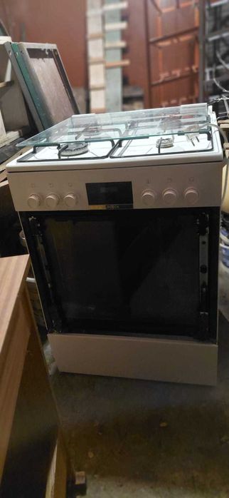 kuchnia gazowo- elektryczna