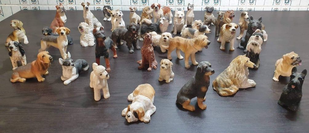 Conjunto de cães em loiça