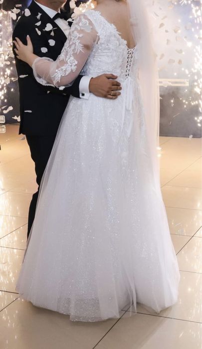 Piękna suknia ślubna