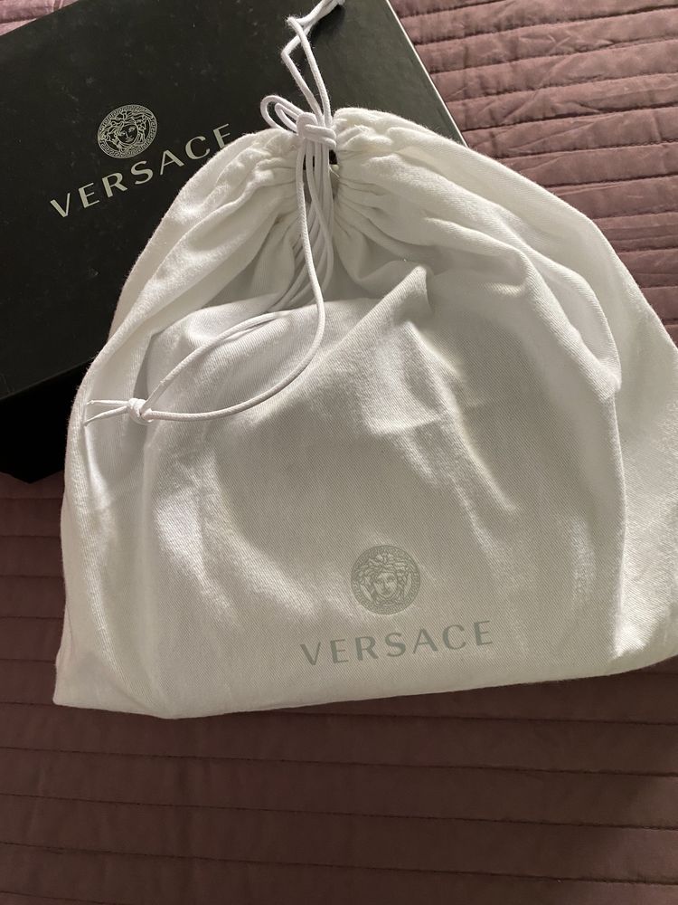 Mala Versace nunca usada. Estou a vender porque preciso de dinheiro!