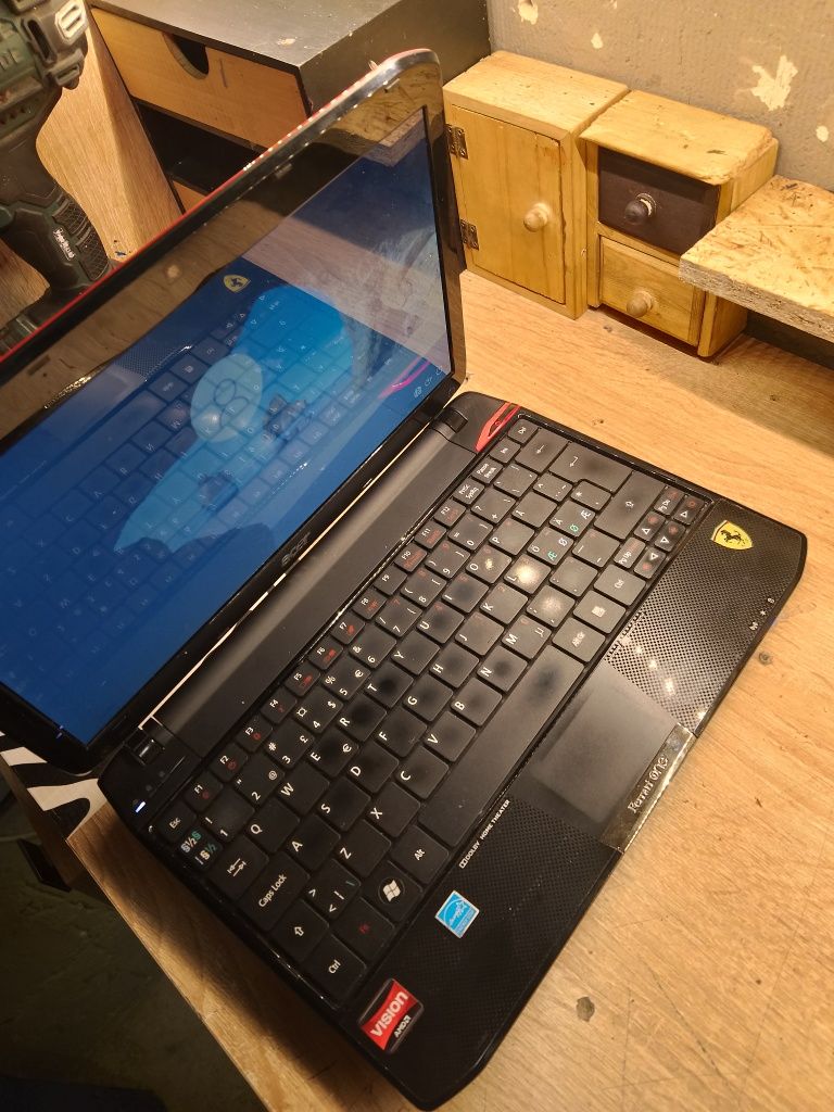 Laptop Acer f200