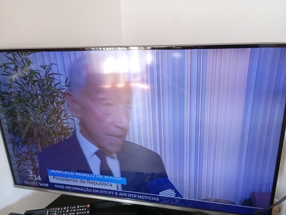 TV Samsung 40" Model UE40J5100AW