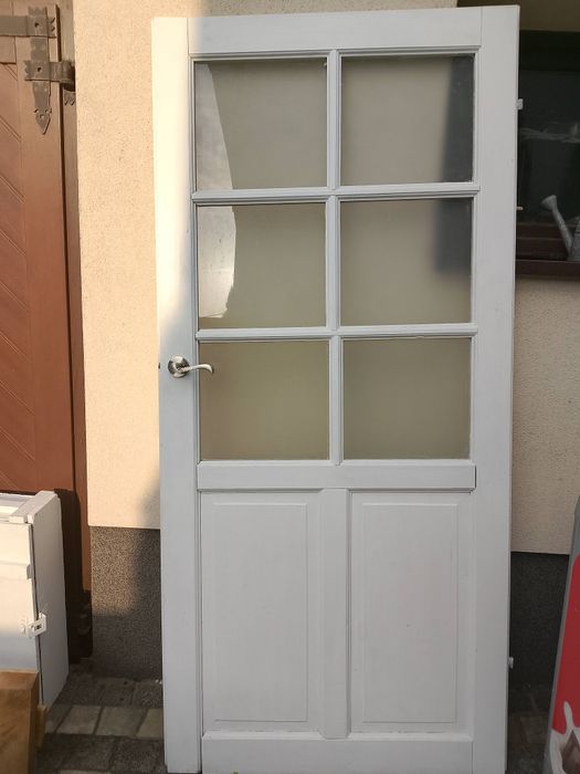 Drzwi sosnowe z klamką